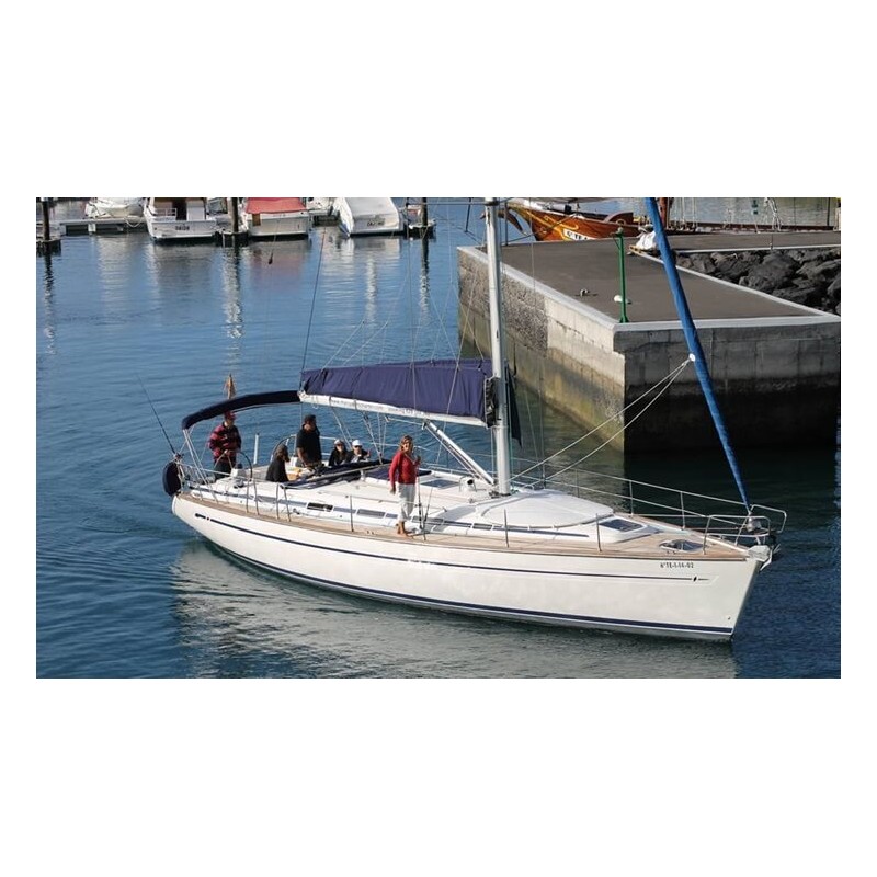 Yacht dans le port de Los Gigantes – prêt à partir