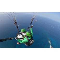Parapente au-dessus de la côte sud de Tenerife