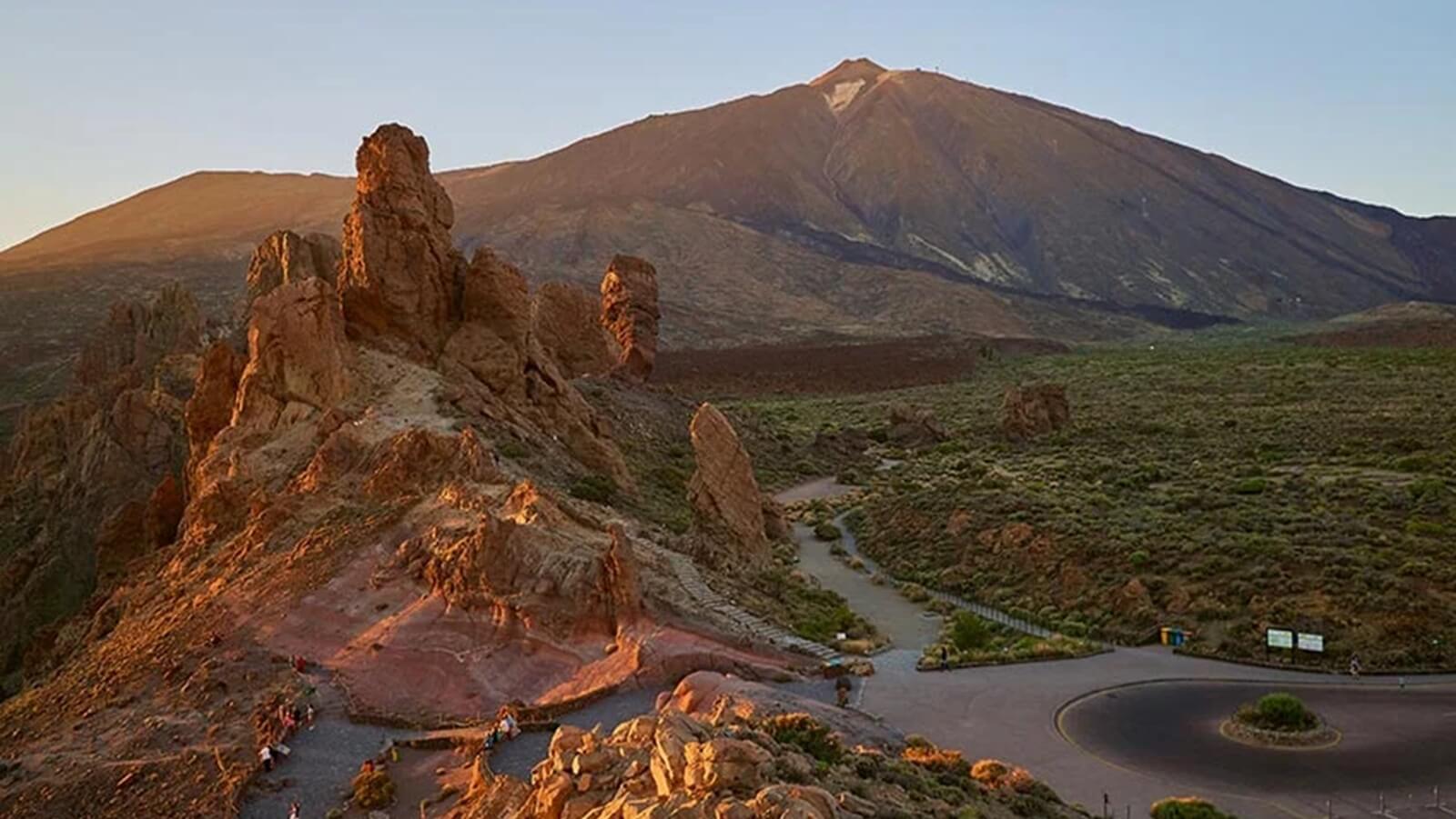 Wulkaniczny krajobraz Parku Narodowego Teide na Teneryfie